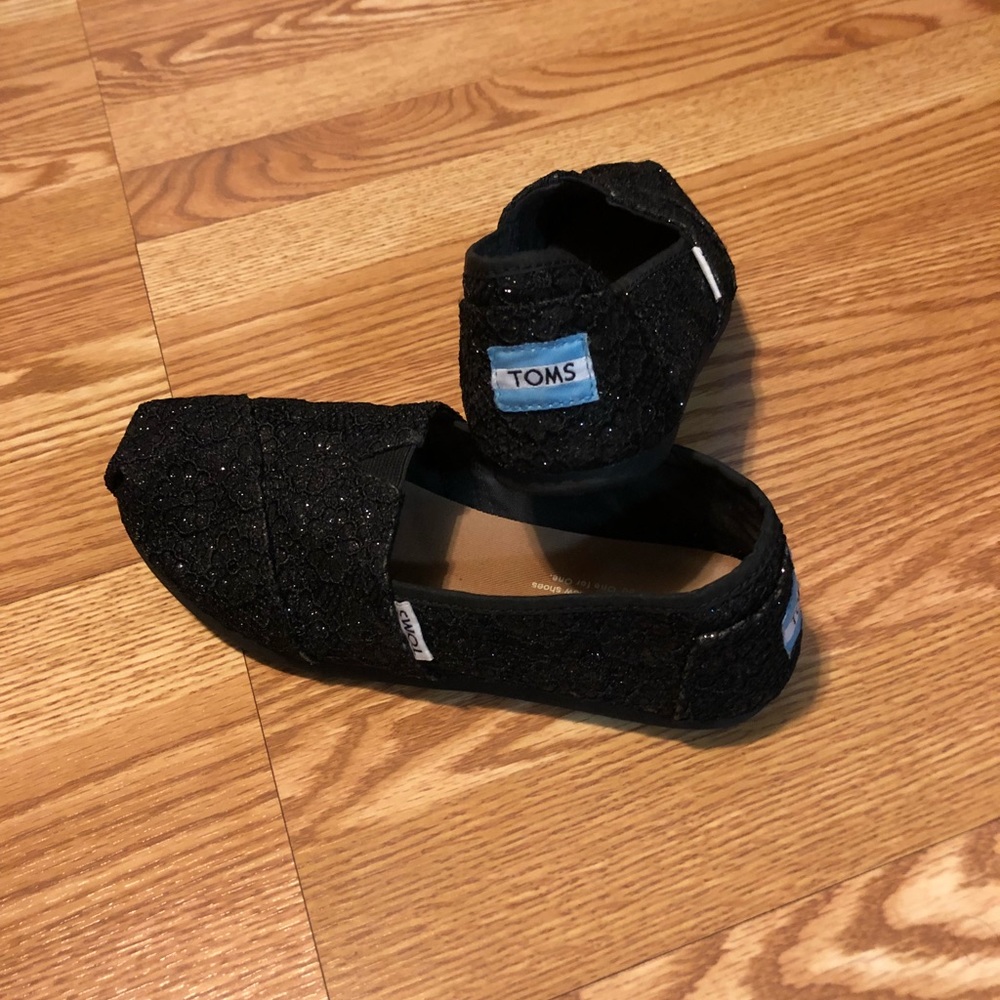 SOLD💫 Toms size 6